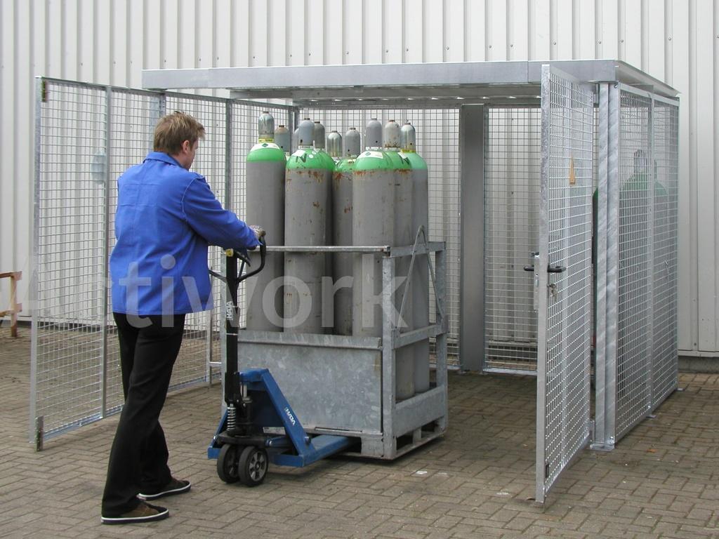 BOX AVEC TOIT POUR 18 BOUTEILLES DE GAZ